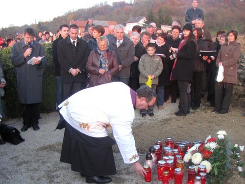 Kalnička kapela 10-11-2009.g., pokop žrtava poslije 66.godina