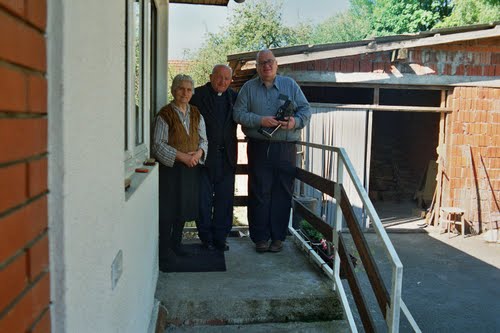 Orahovica 02-05-2002.g.: gos. domaćica, vel. B. Vukoja i dr. B. Pahljina