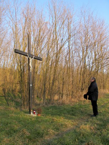 Posjeta kod križa nevine žrtve 'Ksajpe' (03-01-2009.g.), pomolio se "Zagorski Katolićki muž"