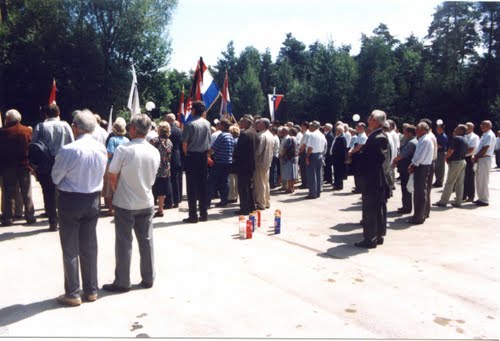 Dobrava 30-07-1999.g.: na dan ukopa kod komemoracije uz druge hrvatski katoliki nisu imali pravo na oproštajnu riječ !!!