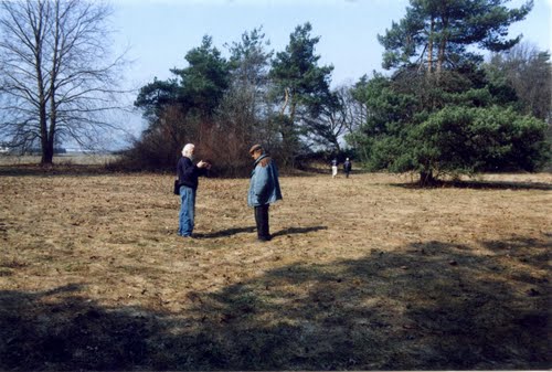 Bohovo 13-03-1999.: lepo vidni protitankovski kanal napolnjen s tisočemi trupli komunističnega divjanja maja 1945.leta.
