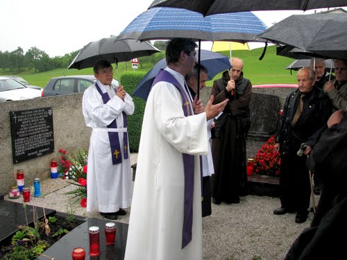 Bistrica ob Sotli 14-06-2008.leta: Hrvati in Slovenci postavili spominsko ploščov na pokopališču