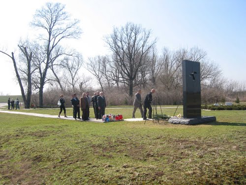 Ovčara 22-03-2005.g.: slovenska delegacija i "Društvo za ureditev zamolčanih grobov"