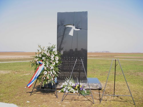 Ovčara 22-03-2005.g.: slovenska delegacija i "Društvo za ureditev zamolčanih grobov"