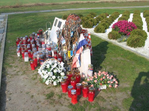 Ovčara 15-11-2008.g.: hodočasnici iz Hrvatskog Zagorja poklonili se mučenicima