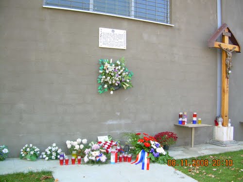 Ovčara 15-11-2008.g.: hodočasnici iz Hrvatskog Zagorja poklonili se mučenicima