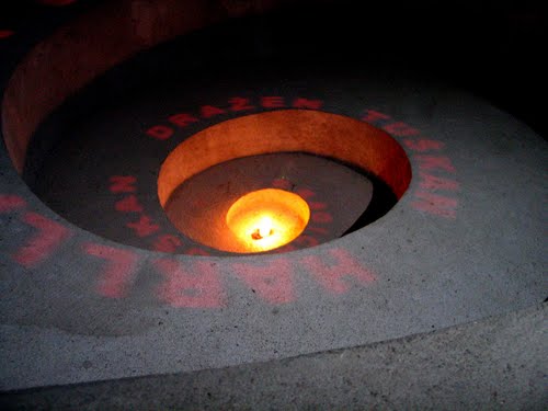 Ovčara 15-11-2008.g.: hodočasnici iz Hrvatskog Zagorja poklonili se mučenicima