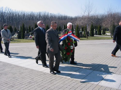 Vukovar-groblje 2005-03-22: posjeta slovenske delegacije i "Društvo za ureditev zamolčanih grobov"