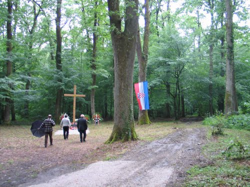 Jastrebarsko - Gović 22-06-2009.g.: udruga "Zagorski muževi" poklonili se žrtvam