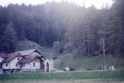 Gornji Dolič (1999.g.).: tam gori partizanska bandita pobijeta zvezanih 64 ljudi