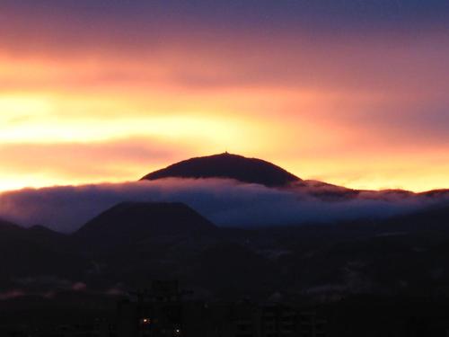 Uršlja gora ob večernji zarji (Velenje 2004.)
