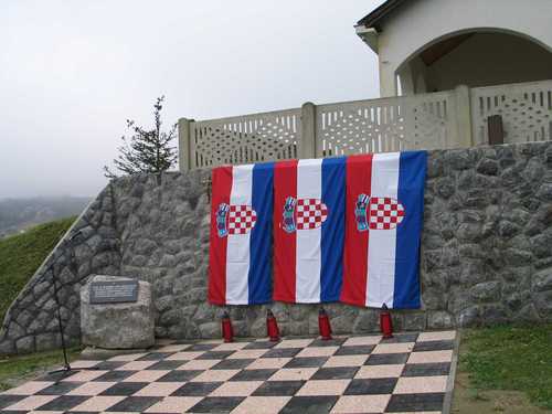 Šandrovac-Jesenik 09-11-2008.g.: komemoracija za žrtve komunističkog nasilja nad domačinima