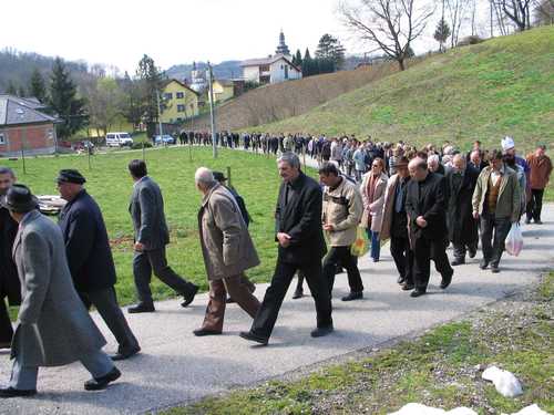 Štrigova 25-03-2007.g.: komemoracija za komunistične žrtve 1947.g. u Repovoj šumi (procesija)