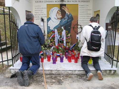 Huda jama - Barbarin rov, 31-03-2009.g.: "Hrvatski Hodočasnici" od Vukovara do Hude Jame