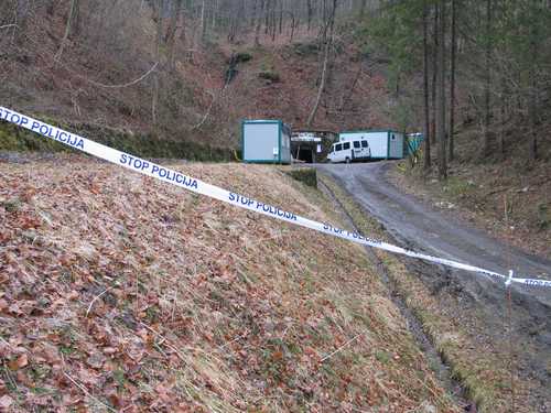 Huda jama 10-03-2009.leta: v zavarovanem območju se izvajajo gradbena dela v rovu Barbarin rov