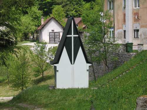 Huda jama, kapelica posvečena komunističnim žrtvam 2007.g.