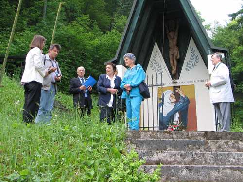 Huda jama, rov Svete Barbare 2007.g. hrvatski katolički hodočasnici - kapela Sv.Barbara uručena Hrvatskom povjerenstvu