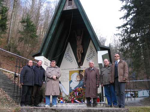 Huda jama, udruga "Macelj 1945" (2009-03-20): pomolili se žrtvama u kapeli "Sveta Barbara"