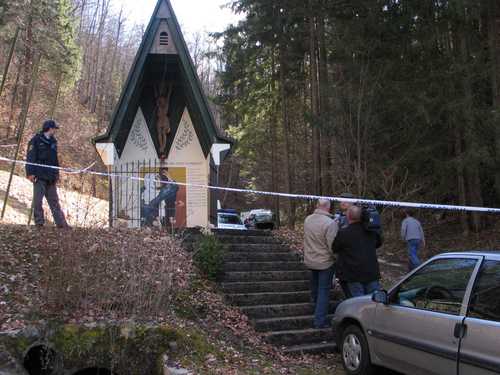 Huda Jama 06-03-2009.g. predsjednik Društva za ureditev zamolčanih grobov v pogovoru z novinarji