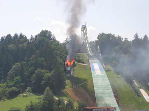 Velenjska skakalnica 21-07-2005.leta: nekateri so za vroče poletje (?)