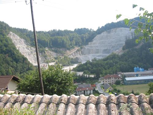 Laško - Spodnja Rečica (2004.g.): kaj se je dogajalo v tem kamnolomu maja 1945.leta ?