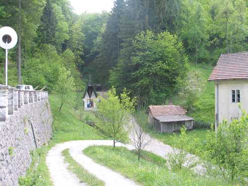 Huda jama (2006.g.): pravijo, da je tukaj v rudniko in okolici bilo 1945.leta pomorjeno okoli osem tisoč ljudi