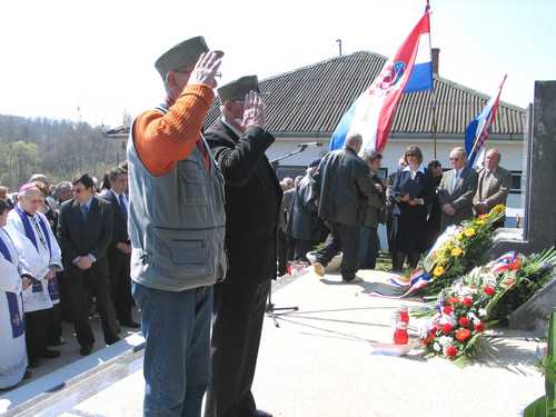 Donji Mosti (2006.g.): Misa povodom 65. obljetnice prvog ratnog zločina nad Hrvatima 10.travnja 1941.g. Domobranski pozdrav domovini !