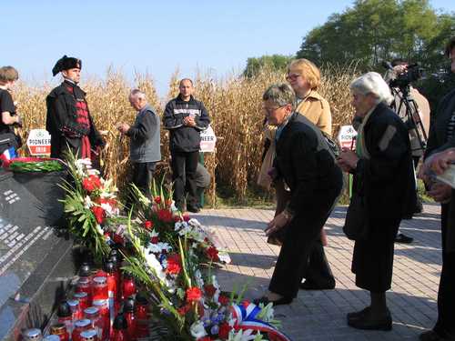 Vratišinec: spomenik Jugokomunističkim žrtvama (odkriven 08.10.2008.g.)