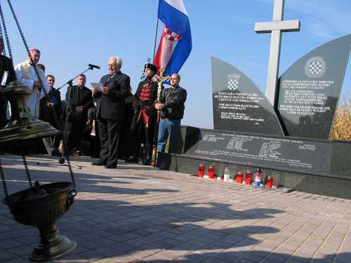 Vratišinec: spomenik Jugokomunističkim žrtvama (odkriven 08.10.2008.g.)