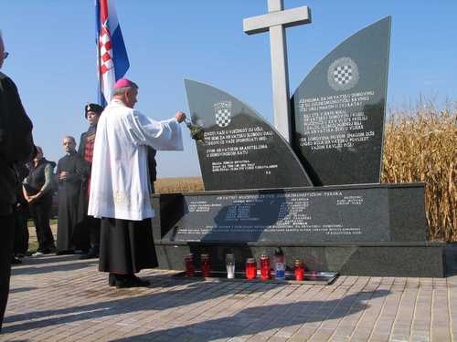 Vratišinec: spomenik Jugokomunističkim žrtvama (odkriven 08.10.2008.g.)