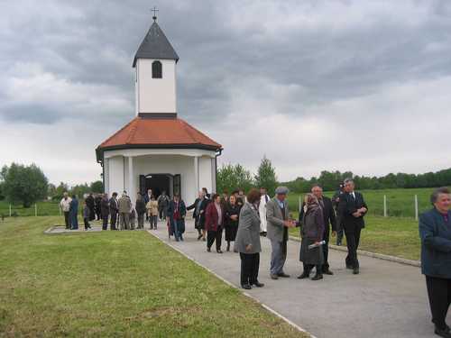 Virje Otok 2005.g.: hrvatski invalidi Hodočasnici na putu Vukovar-Ovčara-Bleiburg (put 470km)