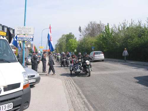 Bleiburg 2005.g.: hrvatski invalidi Hodočasnici na putu Vukovar-Ovčara-Bleiburg (put 470km) i hrvatski veterani motoristi