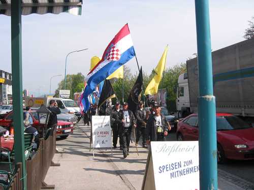 Bleiburg 2005.g.: hrvatski invalidi Hodočasnici na putu Vukovar-Ovčara-Bleiburg (put 470km)
