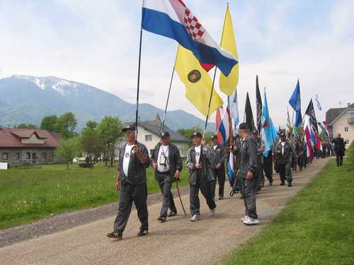 Bleiburg-Loibach 2005.g.: hrvatski invalidi Hodočasnici na putu Vukovar-Ovčara-Bleiburg (put 470km)