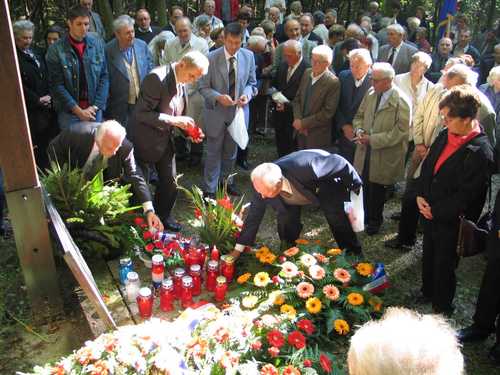 Leskovec Toplički 2005.g.: komemoracija povodom 62. godišnjice poubijanih Hrvata 1943.g.