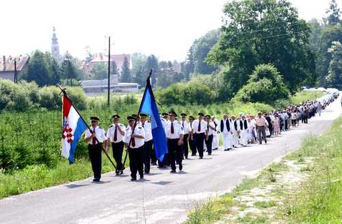 Jastrebarsko - Gović 2008.g.: proklet bio, tko ih je ubio ovdje u zelenom gaju, ovo je krščanski pohod