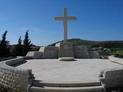 Župa Mandaljena 2008.g.: član Društva za istraživanje ratnih i poratnih žrtava u posjeti izgradnji spomen centra Hrvatskih žrtava
