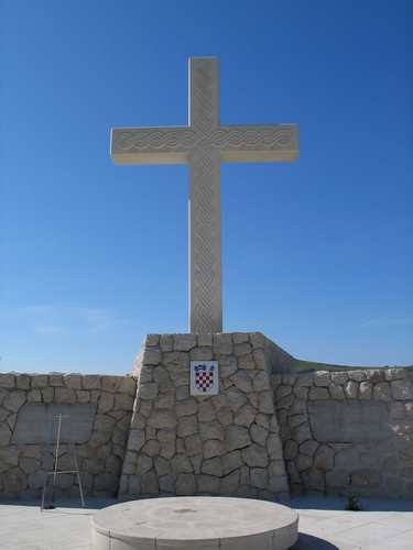 Župa Mandaljena 2008.g.: član Društva za istraživanje ratnih i poratnih žrtava u posjeti izgradnji spomen centra Hrvatskih žrtava