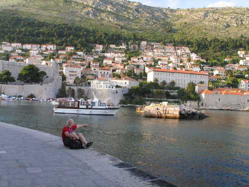 Dubrovnik svibanja 2008.g.: do onog malog otočica preplivao sam 1958.g.