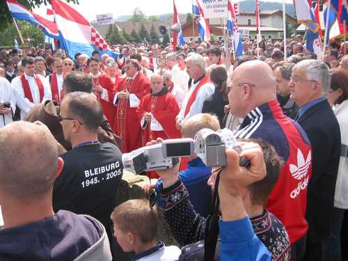 Loibach - Libeliče 2005.g.: kard.Puljić predvodi misu zadušnicu za Hrvatske žrtve Križnog puta 1945.g.
