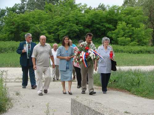 Varaždin - Dravska šuma (27-05-2007.g.): palaganje vijenaca na sjećanje komunističkih stravičnih zloćina