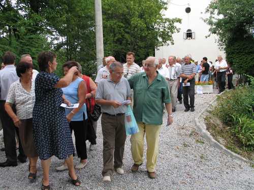 Veliki Lovrečan (slika 2006.g.): misa zadušnica za žrtve udbaške likvidacije domačina 1946.g.