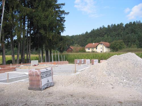 Bleibursko polje 2004.g.: gradiliste Hrvatskog spomen obiljezja