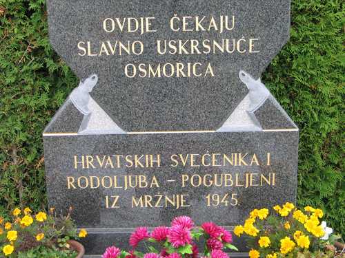 Sračinec 2008.g.:  napis na spomen komunističkim žrtvama
