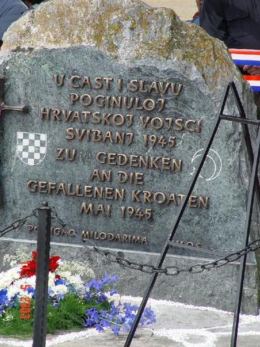 Bleiburško polje: hrvatski povijesni Spomenik postavio Počasni Bleiburski Vod (PBV)