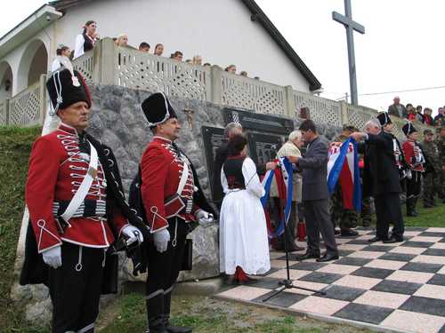  Šandrovac-Jesenik 09-11-2008.g.: komemoracija za žrtve komunističkog nasilja nad domačinima