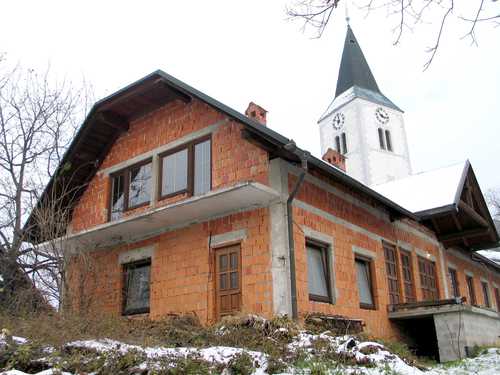 Loče (2008.g.): katoliški dom "Božotov dom"