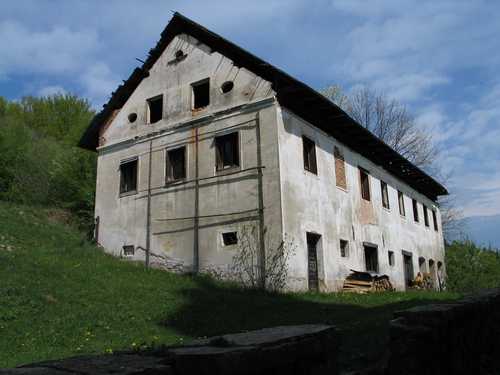 Crngrob (2007.g.): maja 1945 leta so tu bili pobiti člani NDH vlade s svojimi družinami