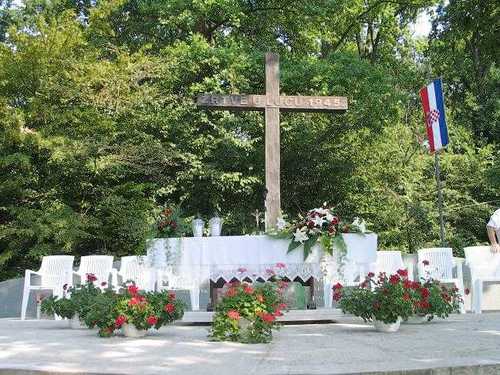 BJELOVAR - DONJI LUG (slika 2007.g.): Kosturnica komunističkim žrtvama