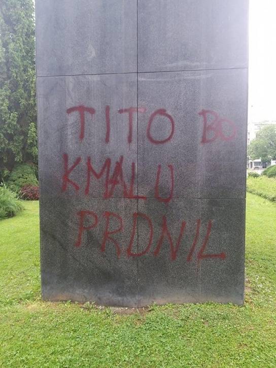 (FOTO) Vandali popisali Titov spomenik v Velenju, ob�ina podala prijavo policiji